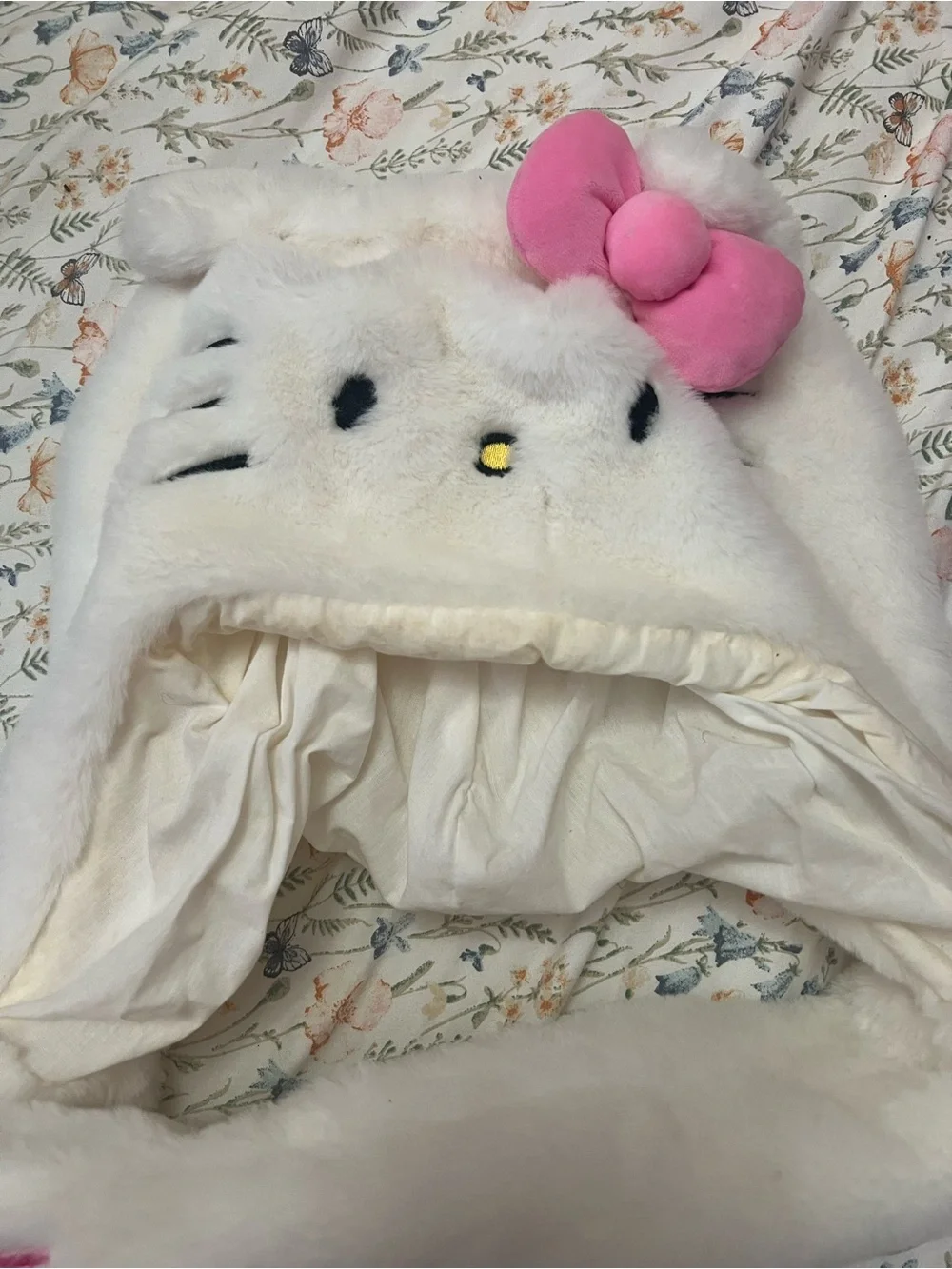 SHEIN X Hello Kitty Hooded Beanie